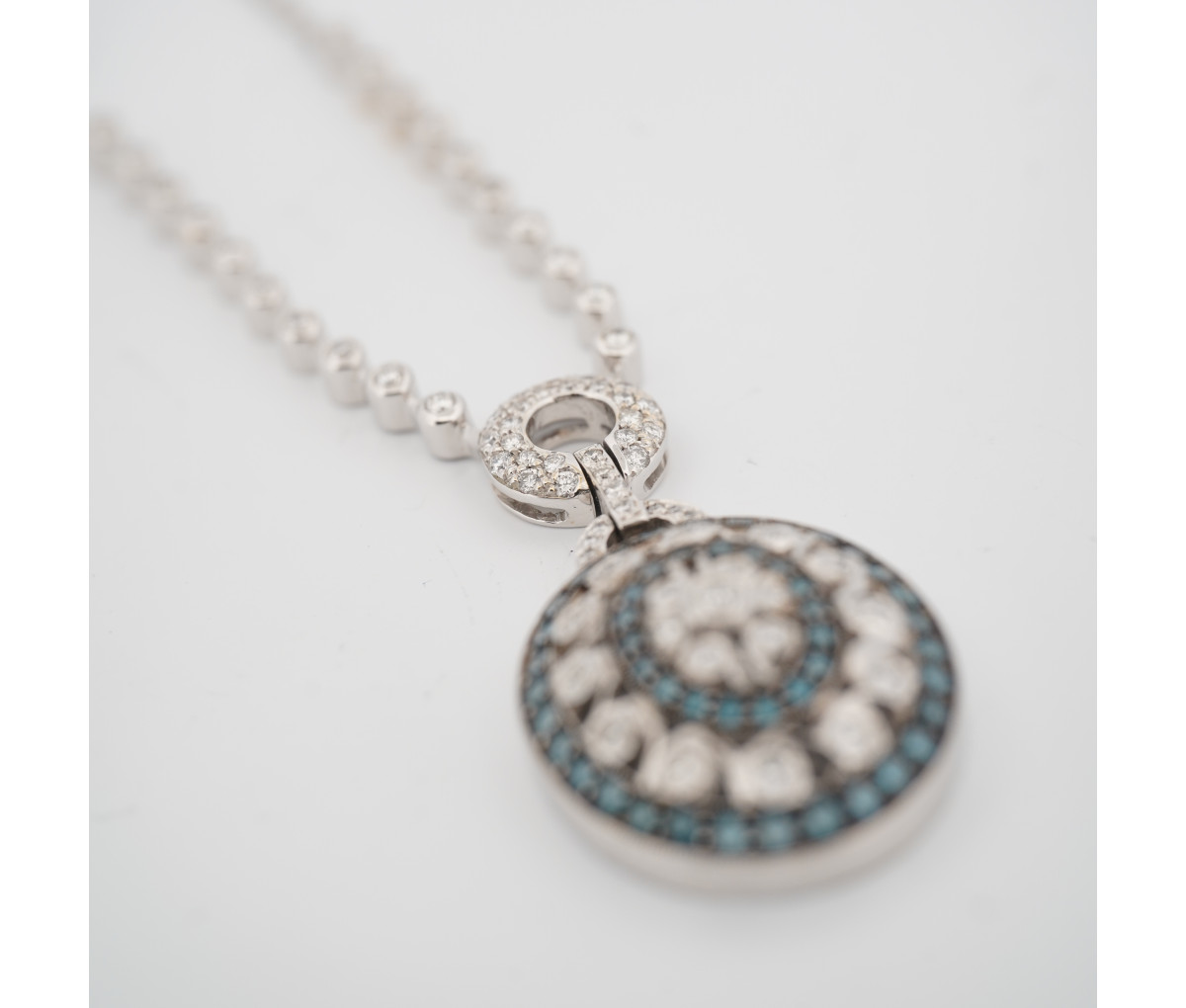 Women's 18k Diamond Pendant Necklace - Image 2