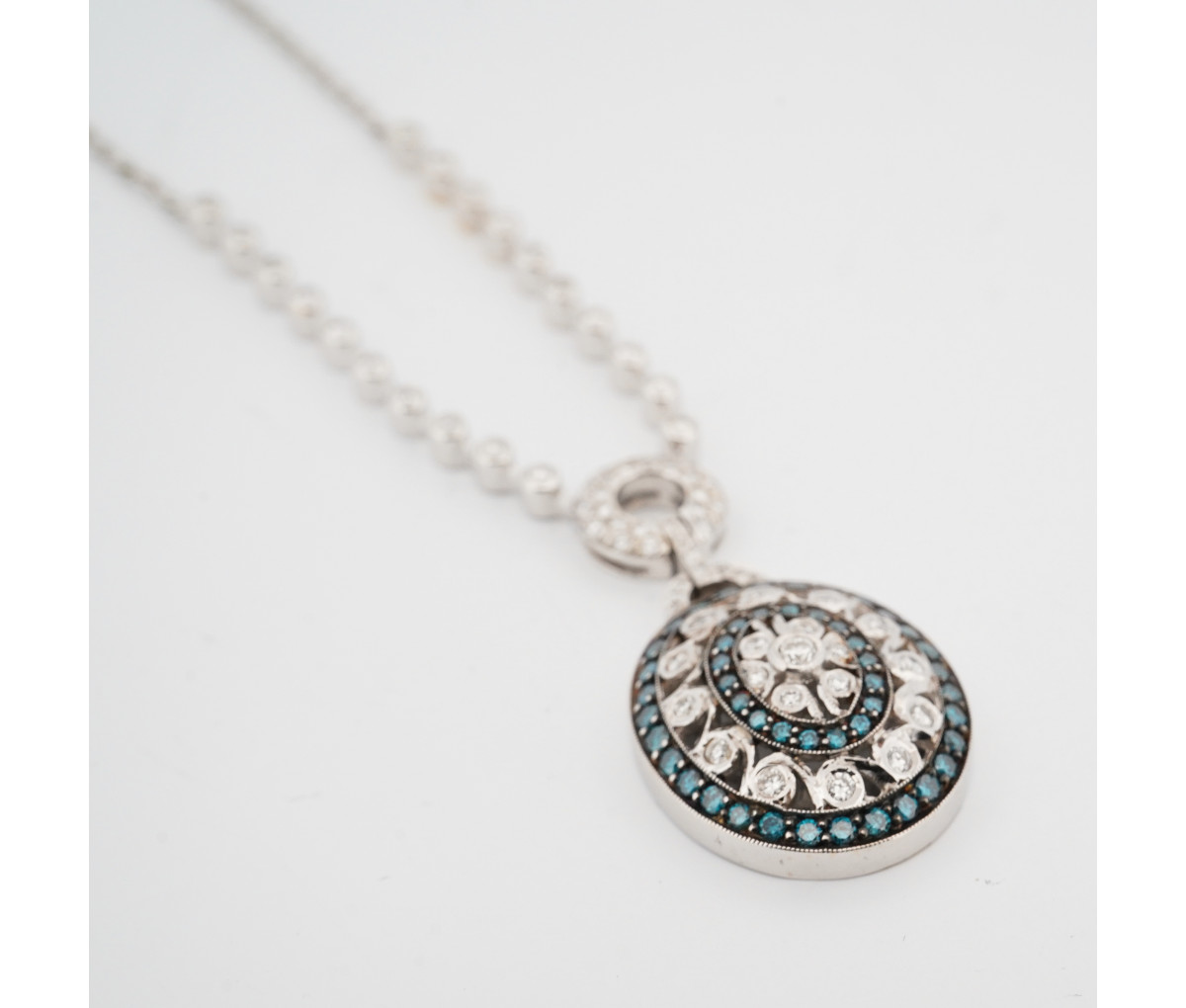 Women's 18k Diamond Pendant Necklace - Image 3
