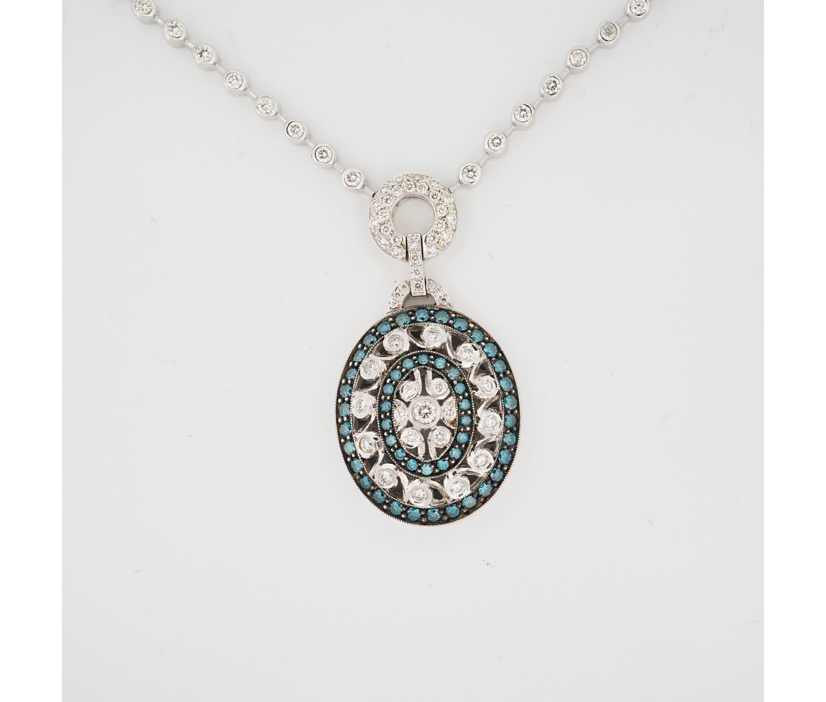 Women's 18k Diamond Pendant Necklace - Image 4