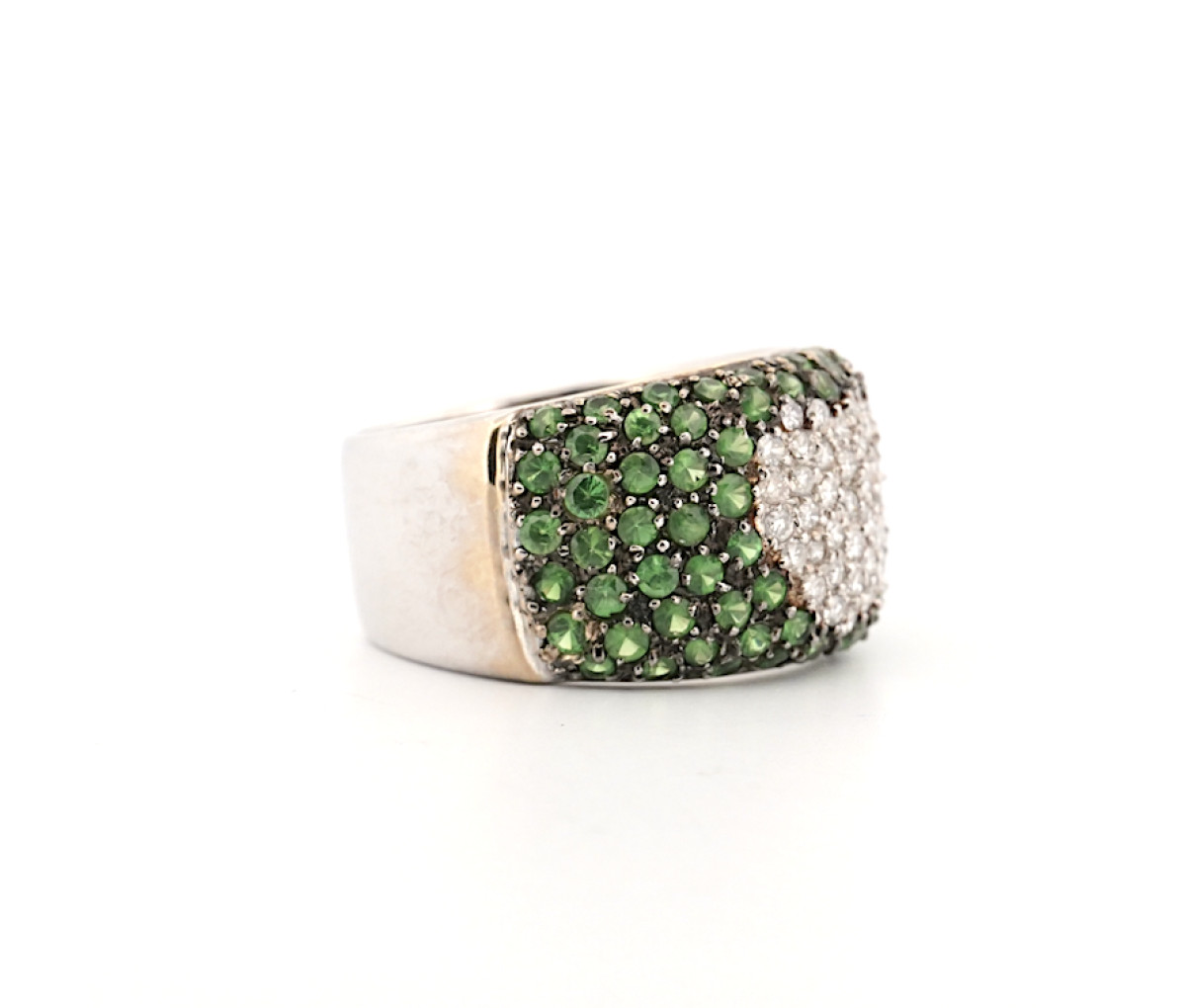 18k White Gold .41ct Diamond & Garnet Wide Heart Ring - Image 2
