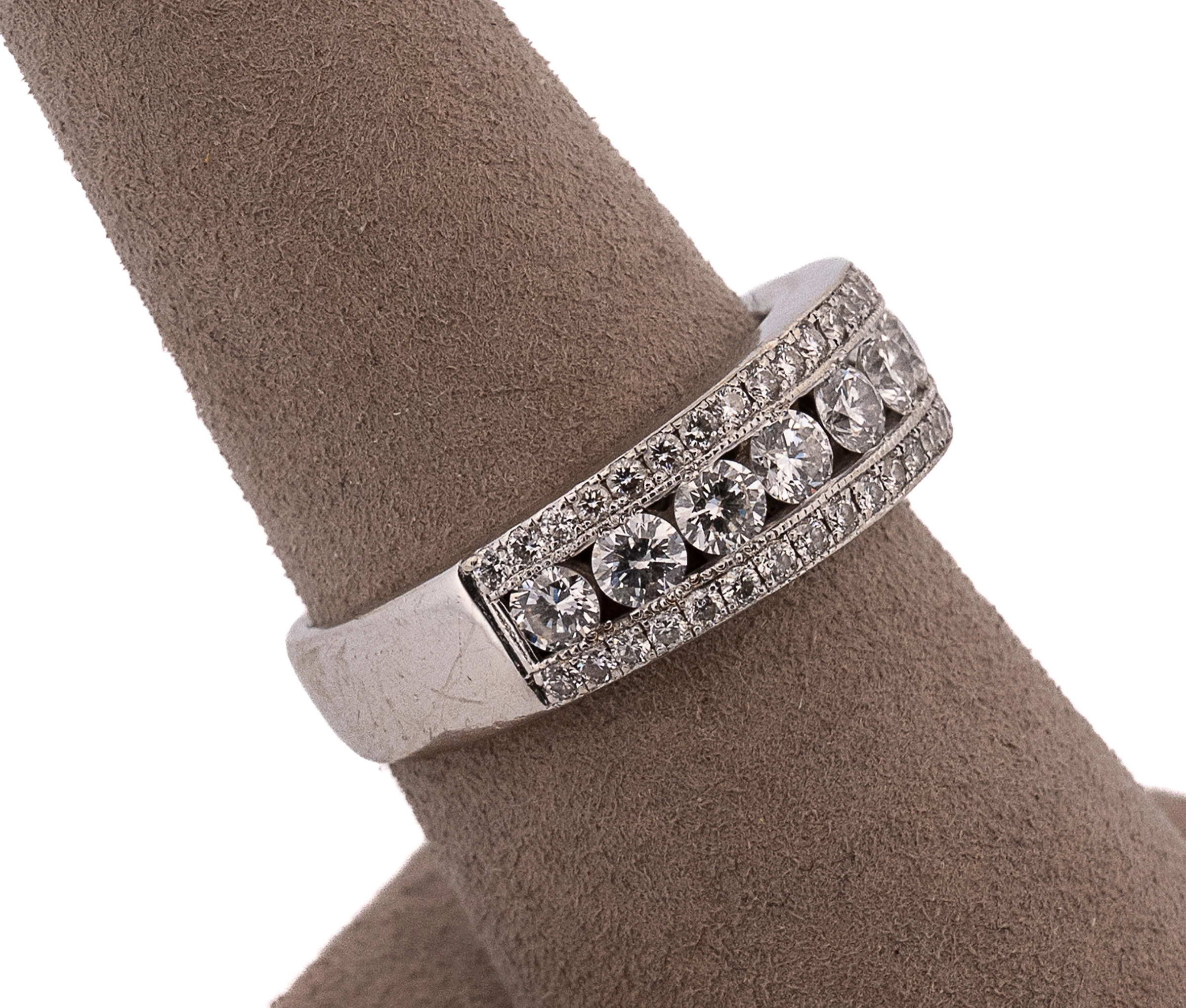 14k White Gold 1.35ct Diamond Three Row Band - Image 2