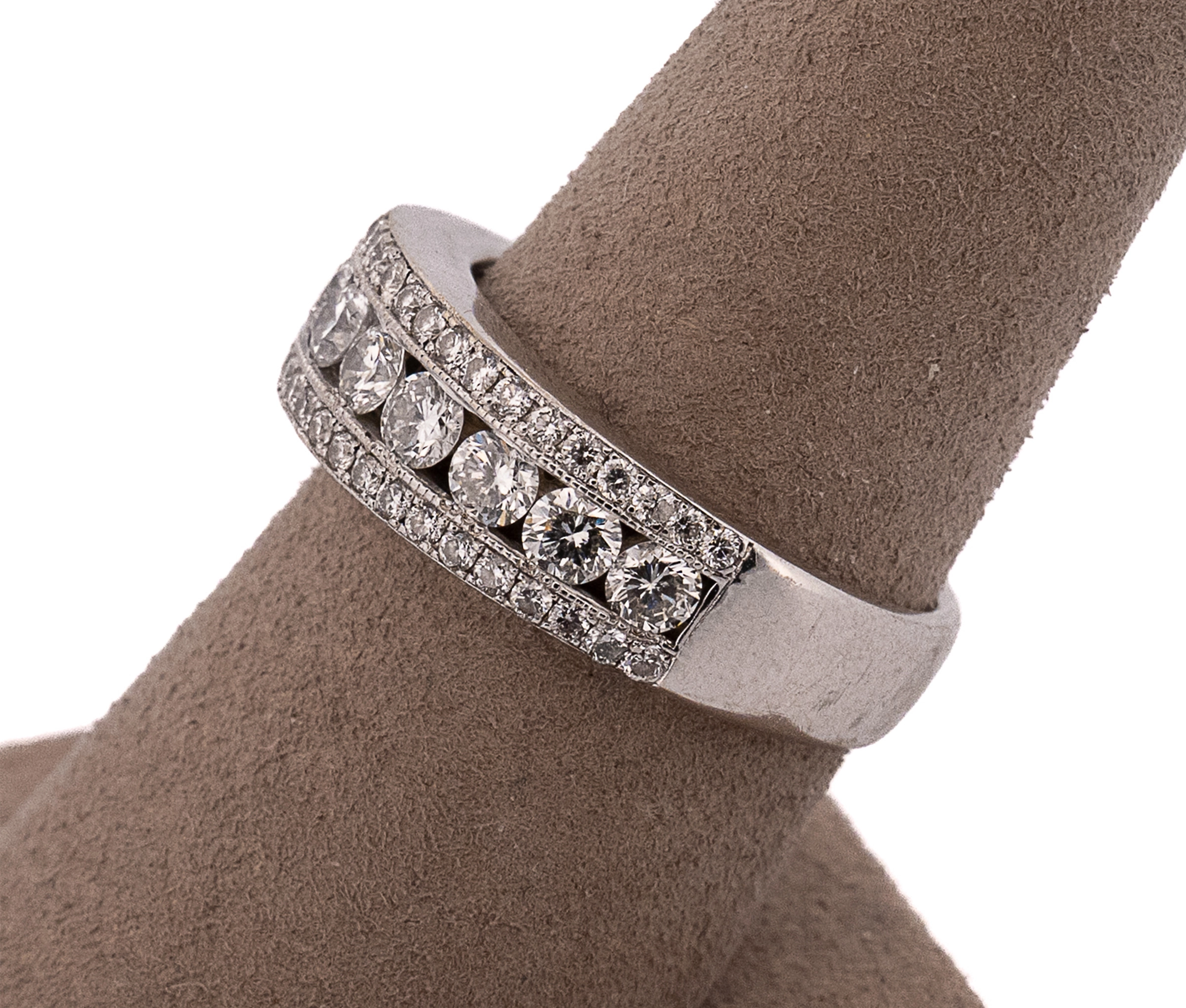 14k White Gold 1.35ct Diamond Three Row Band - Image 3