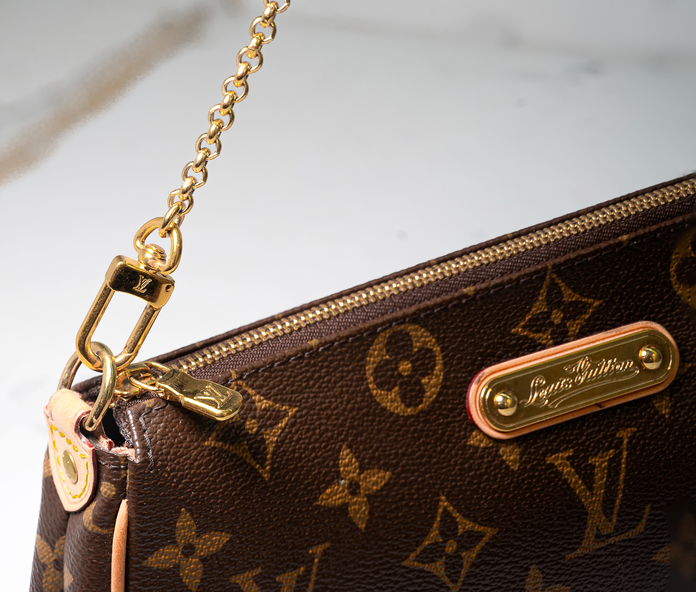 Louis Vuitton Monogram Eva Clutch w/Strap - Image 4