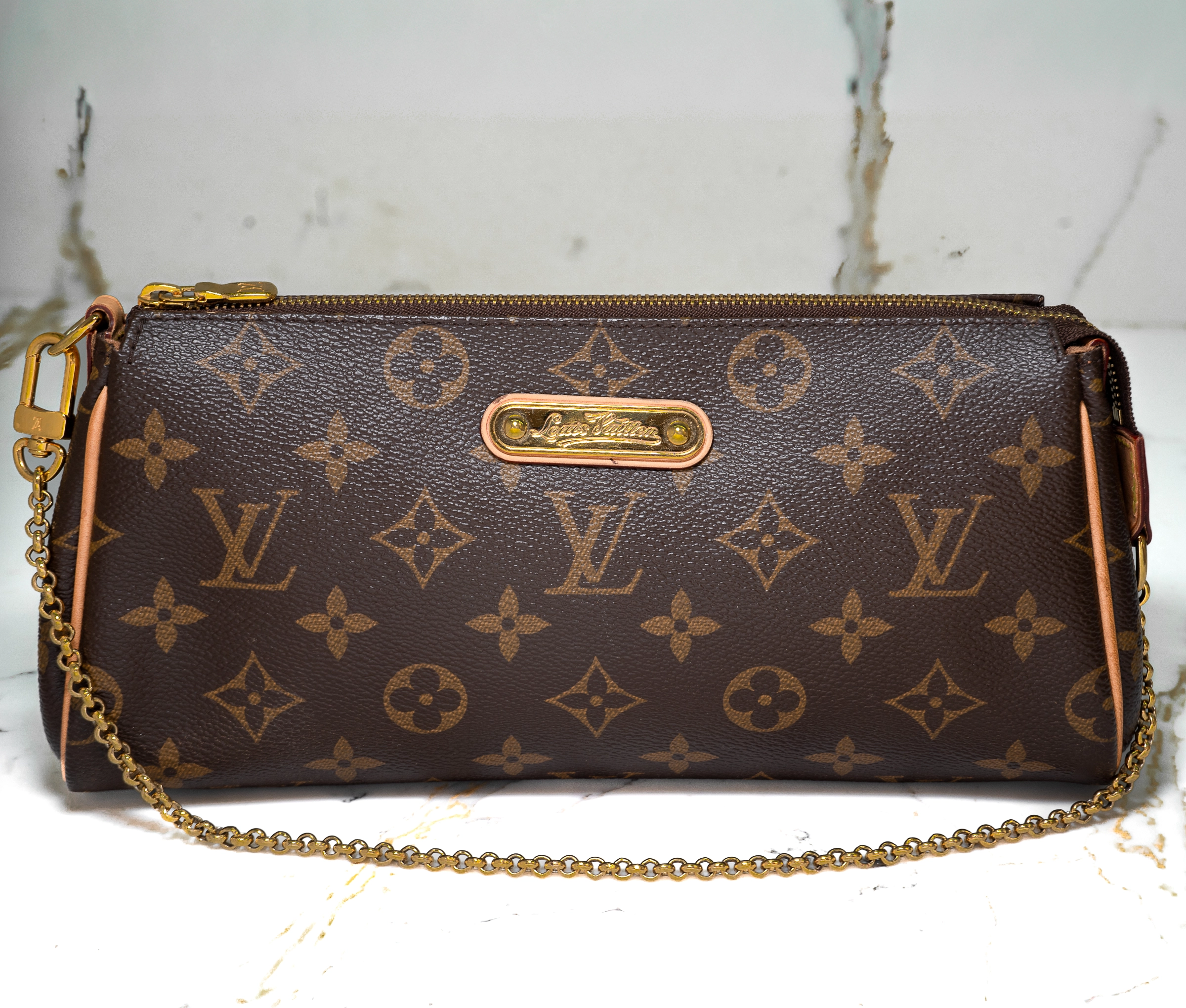 Louis Vuitton Monogram Eva Clutch w/Strap - Image 2