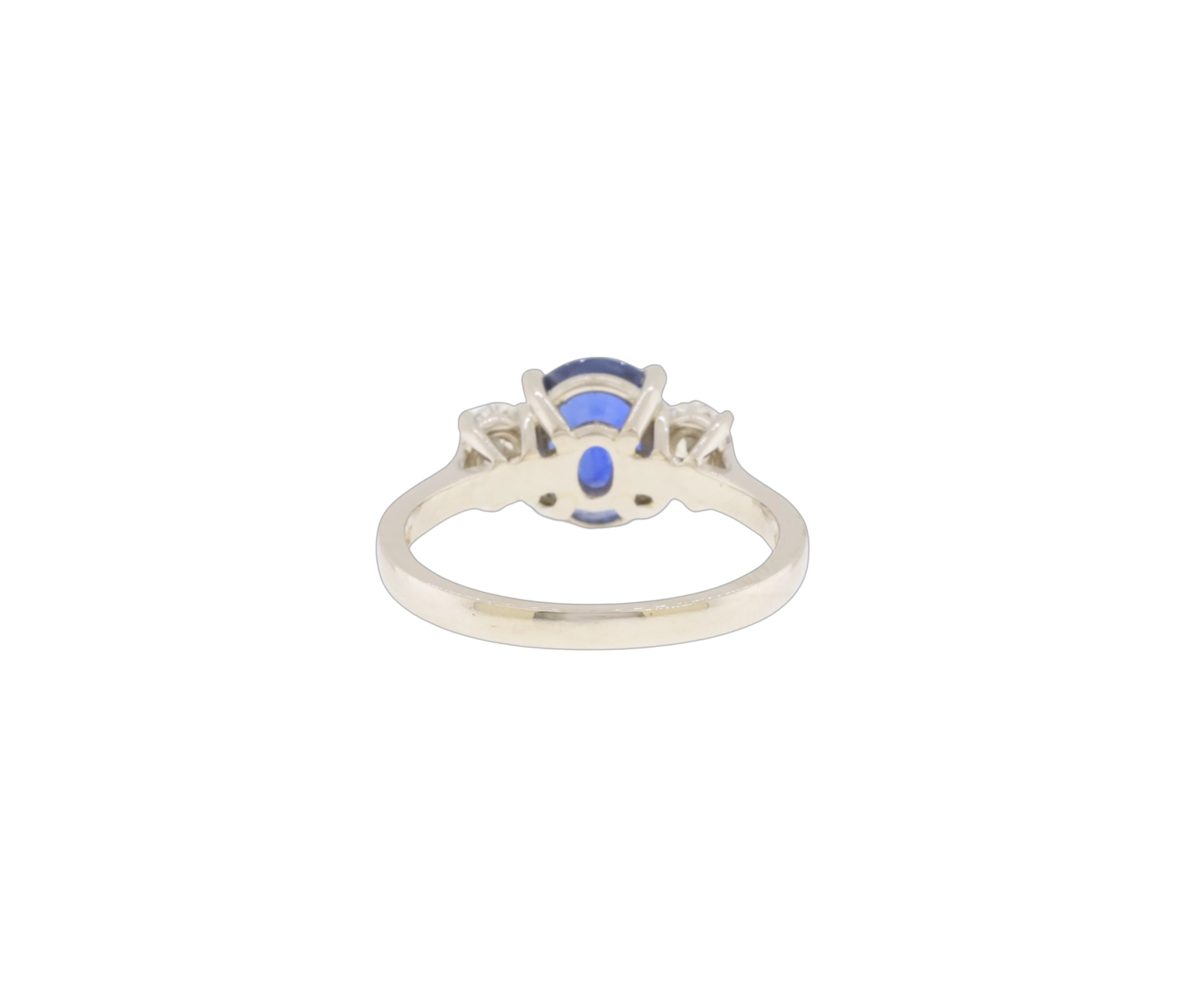 Platinum 3.26Ct Natural Blue Sapphire & 0.79Ct Diamond 3-Stone Ring - Image 3