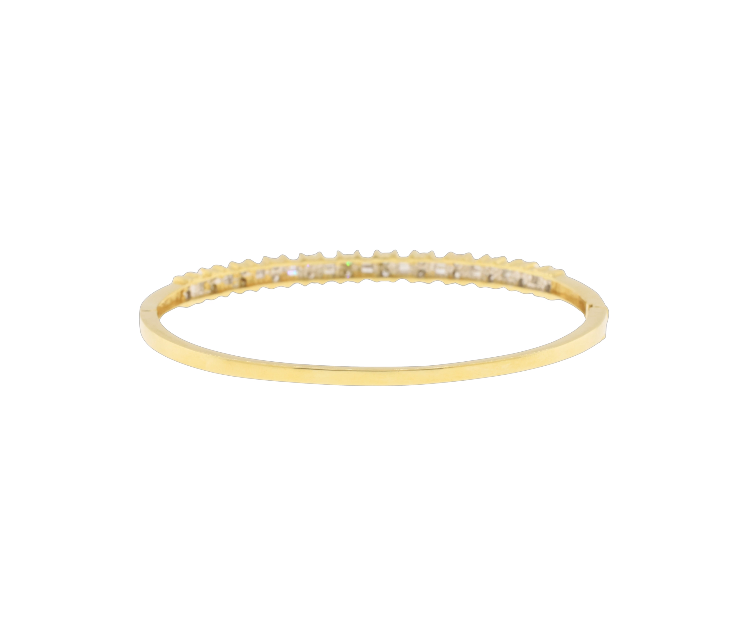 14K Yellow Gold 1.01Ct Round Brilliant & Baguette Cut Diamond Bangle Bracelet - Image 3