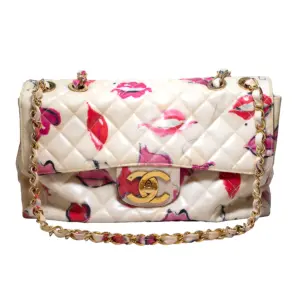 Chanel Kisses